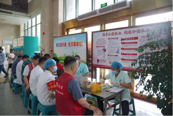 点赞｜挽袖献热血 致敬医师节——我院组织开展无偿献血活动