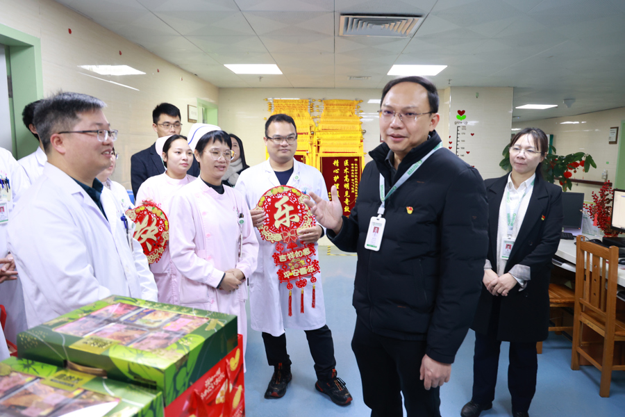 温情暖冬，共迎新春｜钦州市中医医院开展春节慰问一线职工活动
