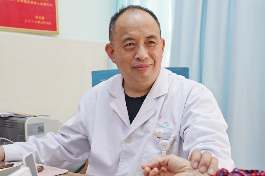 萤火之星 杏林生辉｜记钦州市中医医院殷绪胜医生