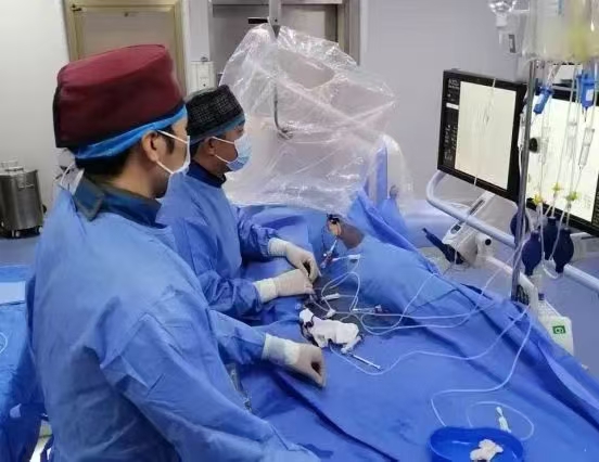 【钦中医技术】70岁老人患巨大动脉瘤，神经介入团队精准“拆弹”